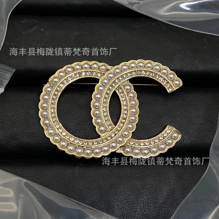 Chanel 25c new double C brooch for women, enamel, light luxury, leather pearls, love, small fragrant tassels, versatile fragrant grandma corsage