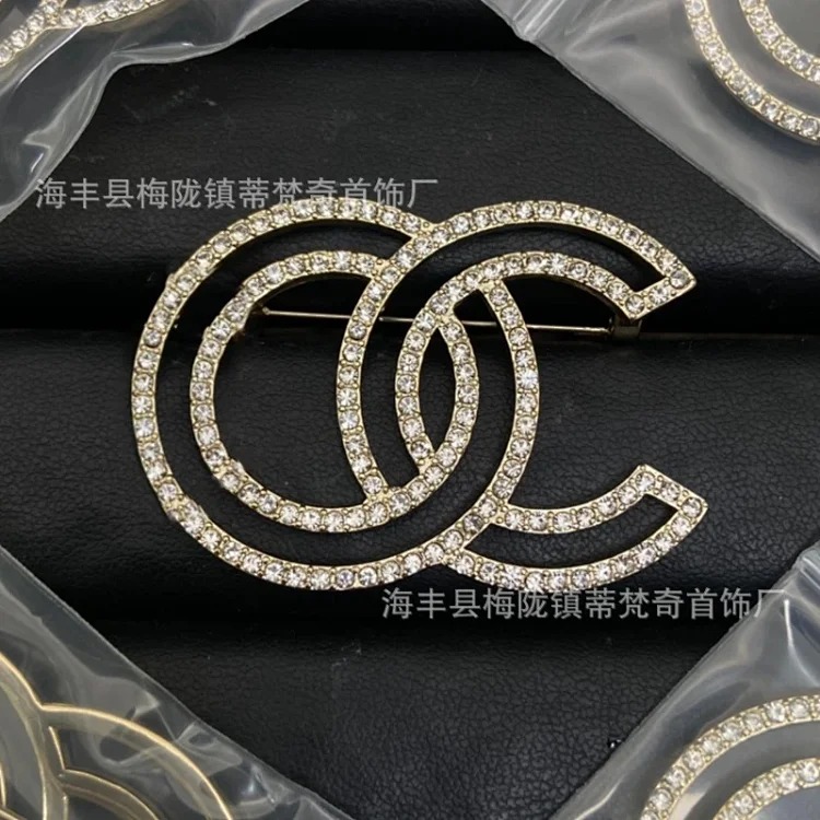 Chanel 25c new double C brooch for women, enamel, light luxury, leather pearls, love, small fragrant tassels, versatile fragrant grandma corsage