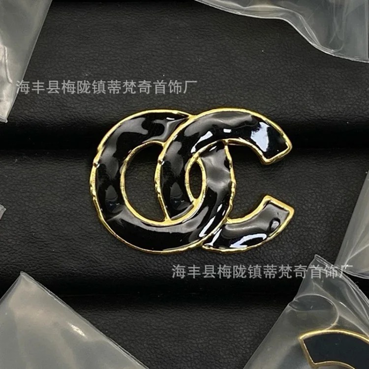 Chanel 25c new double C brooch for women, enamel, light luxury, leather pearls, love, small fragrant tassels, versatile fragrant grandma corsage