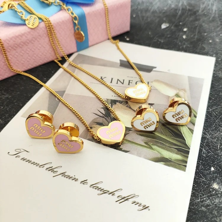 Ms. Miao's cute style peach heart earrings, light luxury princess style polished rubber bracelet, versatile high-end enamel necklace for women