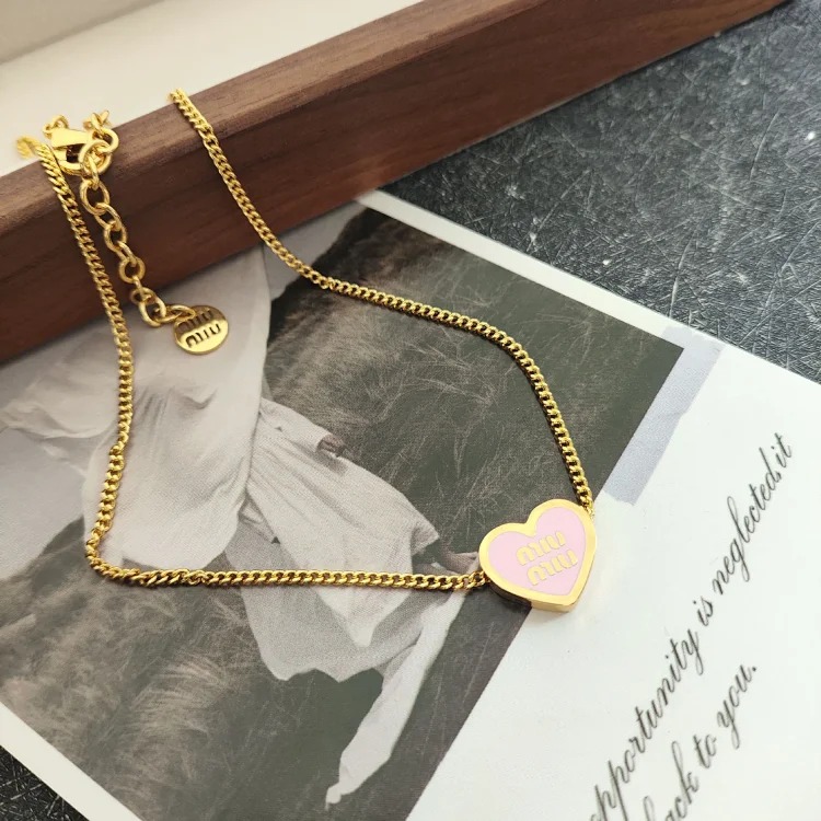 Ms. Miao's cute style peach heart earrings, light luxury princess style polished rubber bracelet, versatile high-end enamel necklace for women