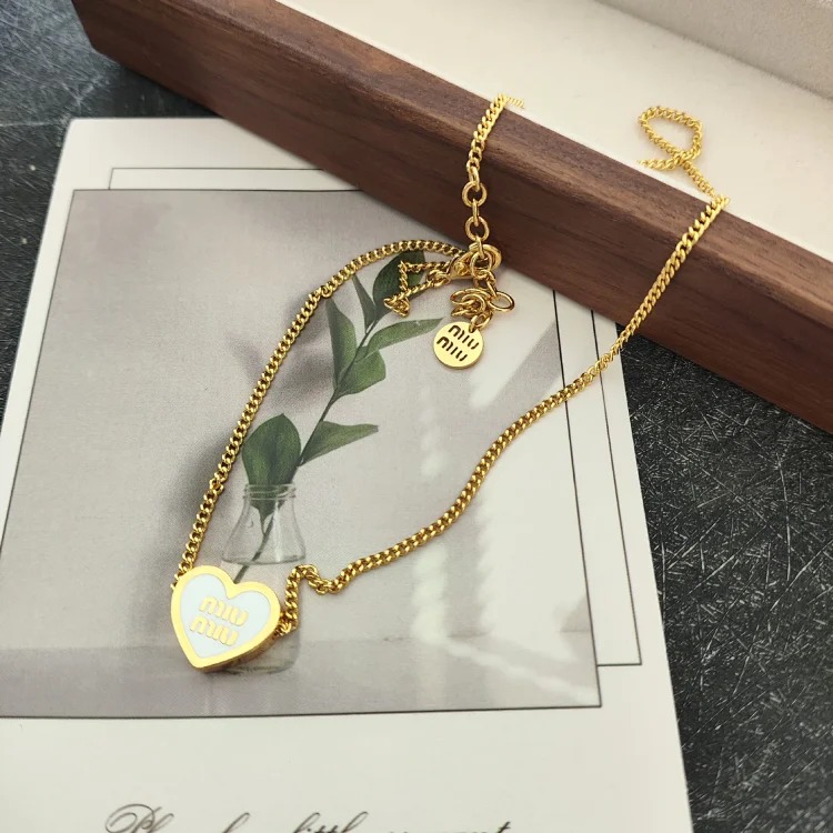 Ms. Miao's cute style peach heart earrings, light luxury princess style polished rubber bracelet, versatile high-end enamel necklace for women