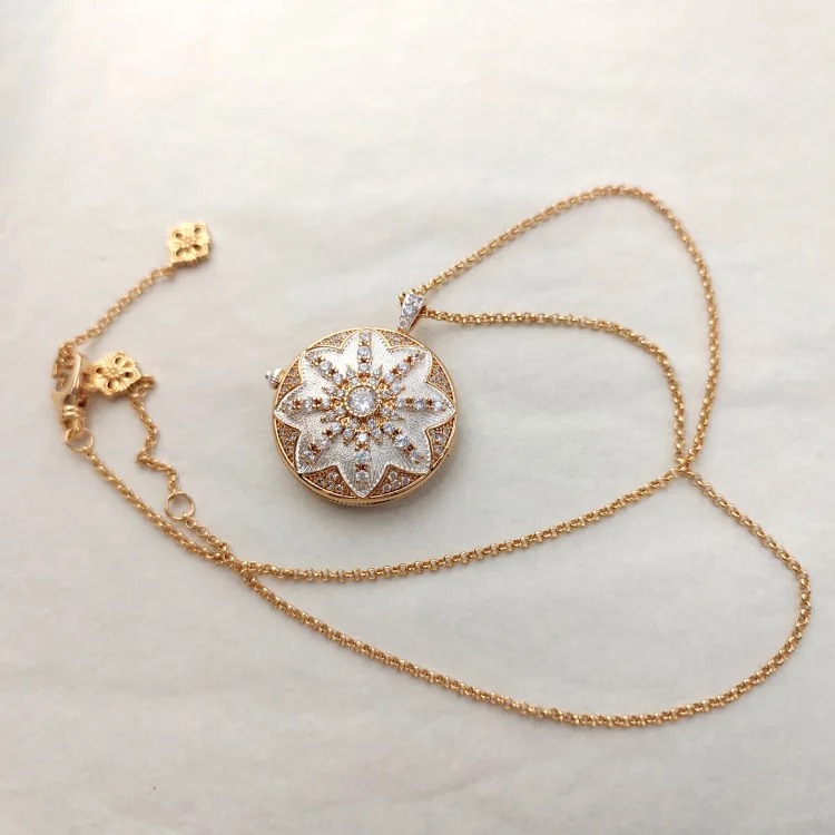 Bu Qifeng four-color full diamond photo box necklace, retro palace style pendant, light luxury, versatile star style, high-end women's necklace