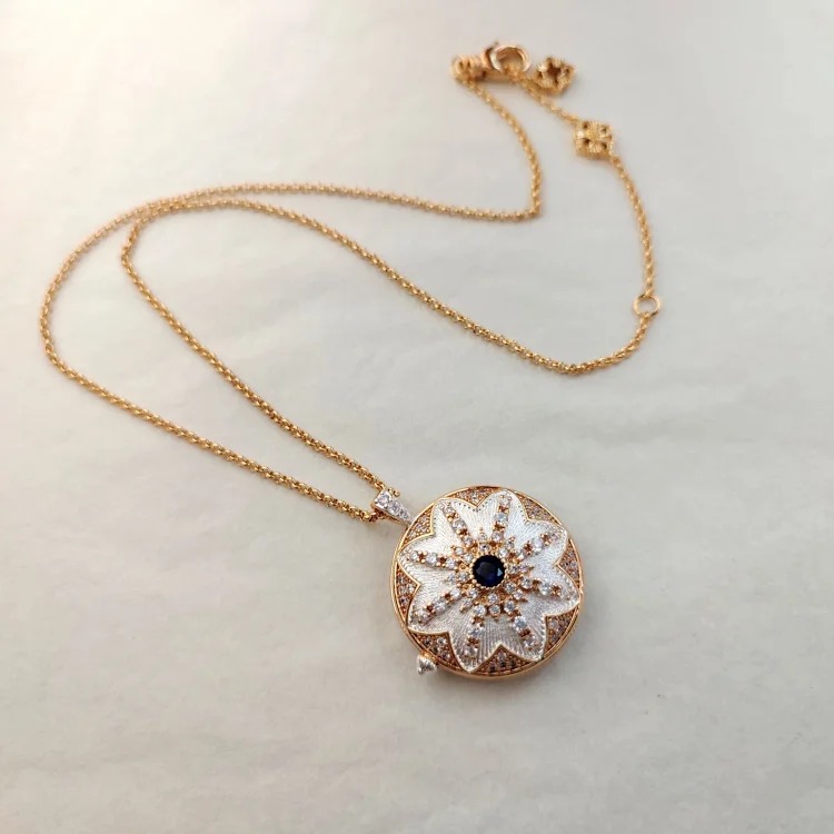 Bu Qifeng four-color full diamond photo box necklace, retro palace style pendant, light luxury, versatile star style, high-end women's necklace