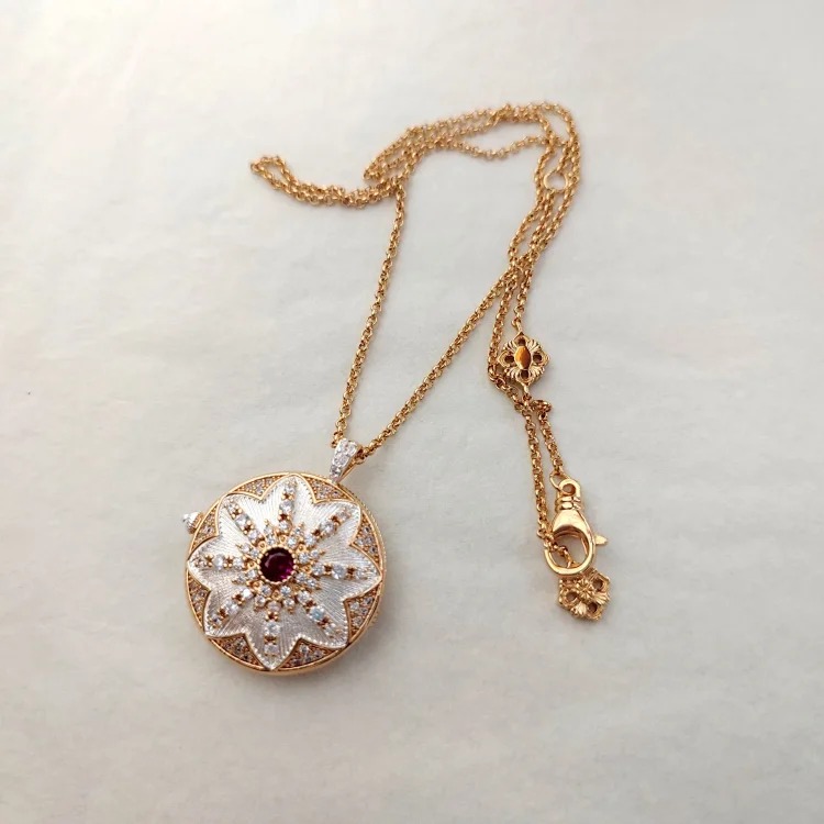 Bu Qifeng four-color full diamond photo box necklace, retro palace style pendant, light luxury, versatile star style, high-end women's necklace