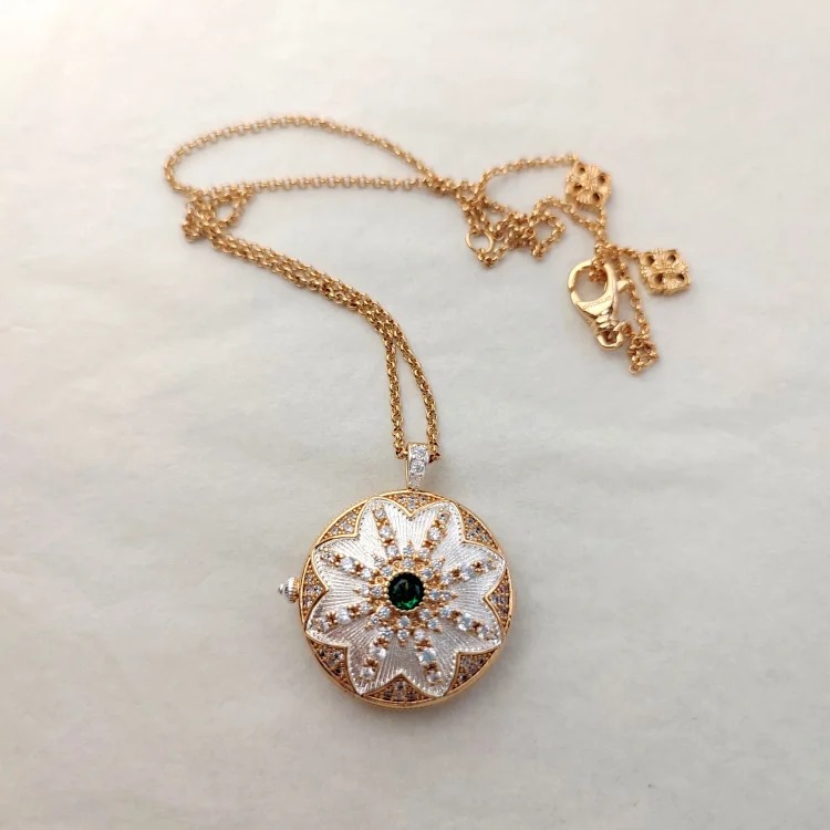 Bu Qifeng four-color full diamond photo box necklace, retro palace style pendant, light luxury, versatile star style, high-end women's necklace
