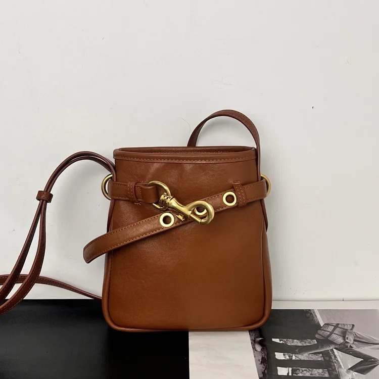 Miaojia's new vegetable tanned cowhide mobile phone bag, fashionable mini shoulder crossbody bag, lock buckle small square bag, retro lucky bag bag