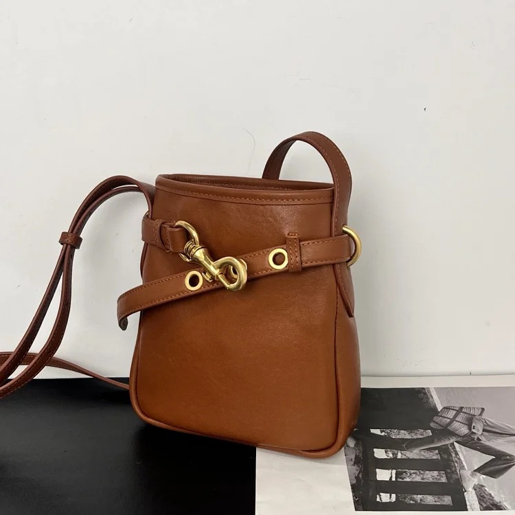 Miaojia's new vegetable tanned cowhide mobile phone bag, fashionable mini shoulder crossbody bag, lock buckle small square bag, retro lucky bag bag