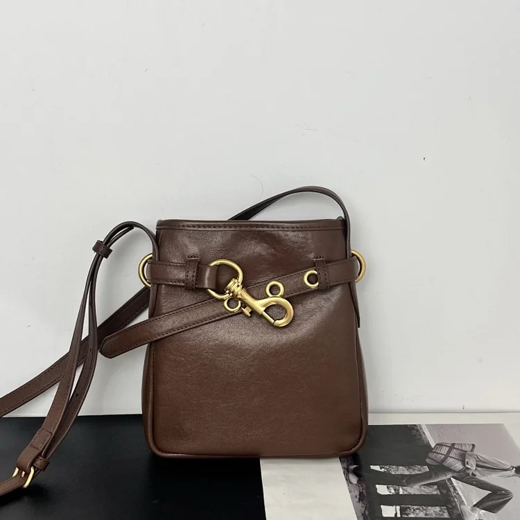 Miaojia's new vegetable tanned cowhide mobile phone bag, fashionable mini shoulder crossbody bag, lock buckle small square bag, retro lucky bag bag