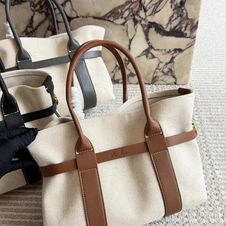 Louis Vuitton 25c popular IP box bag mobile phone bag limited perforation old pollen bucket shopping bag caviar envelope bag
