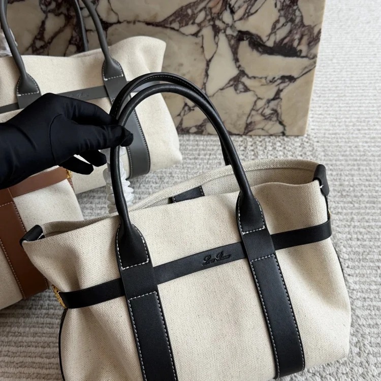 Louis Vuitton 25c popular IP box bag mobile phone bag limited perforation old pollen bucket shopping bag caviar envelope bag