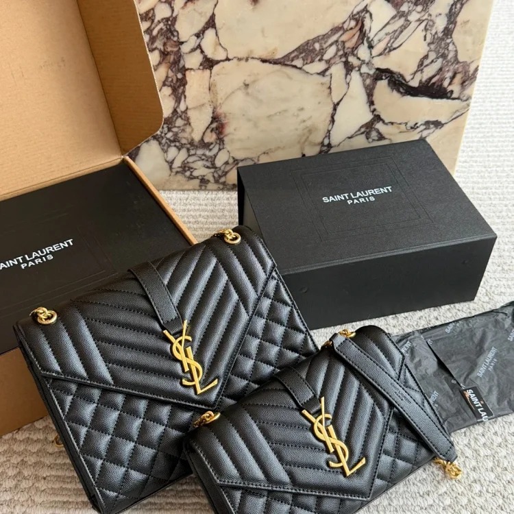 Louis Vuitton 25c popular IP box bag mobile phone bag limited perforation old pollen bucket shopping bag caviar envelope bag