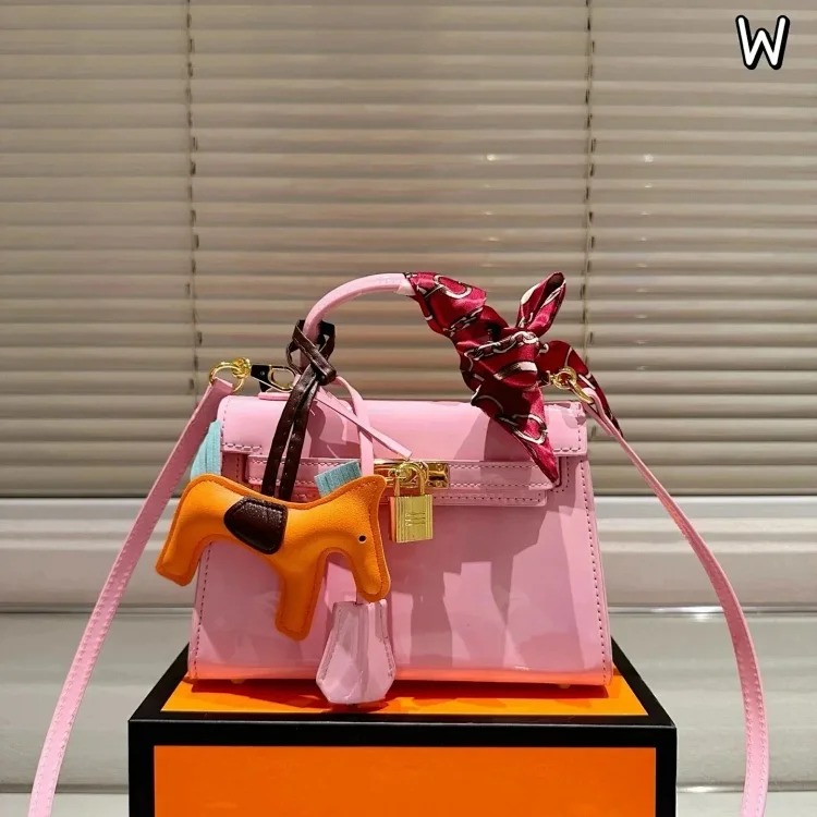 FKX8 - Collection of high-quality fashionable and trendy bags ( image 2
