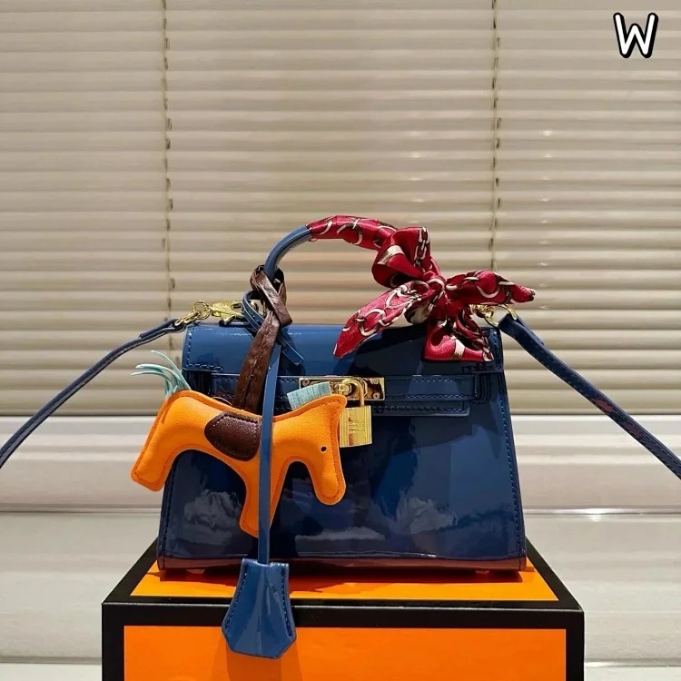 FKX8 - Collection of high-quality fashionable and trendy bags ( image 4