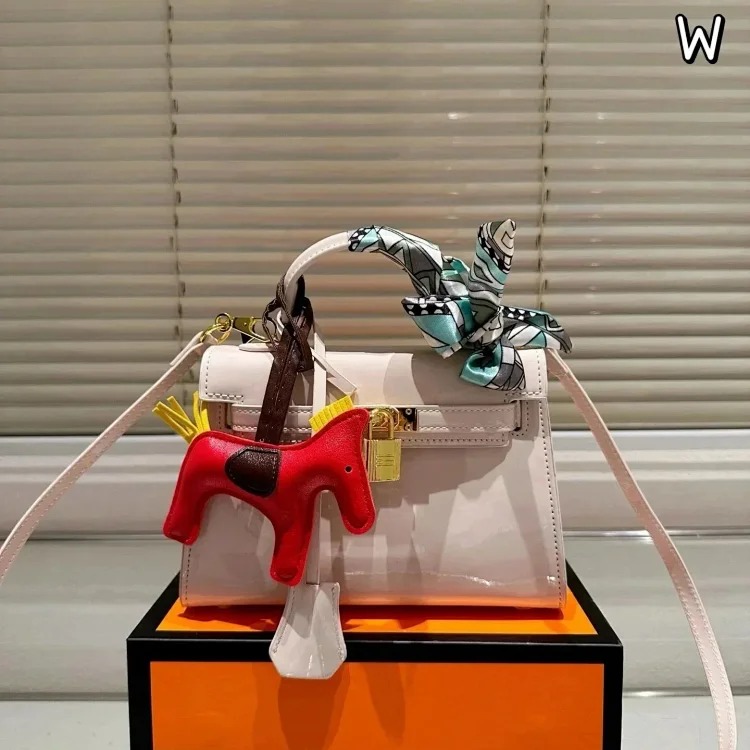 FKX8 - Collection of high-quality fashionable and trendy bags ( image 6
