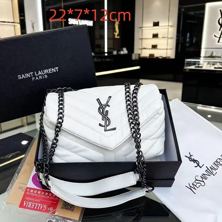 High-end women's bags 2024 new French chain shoulder bags popular this year Internet celebrity crossbody bag small square bag image 3