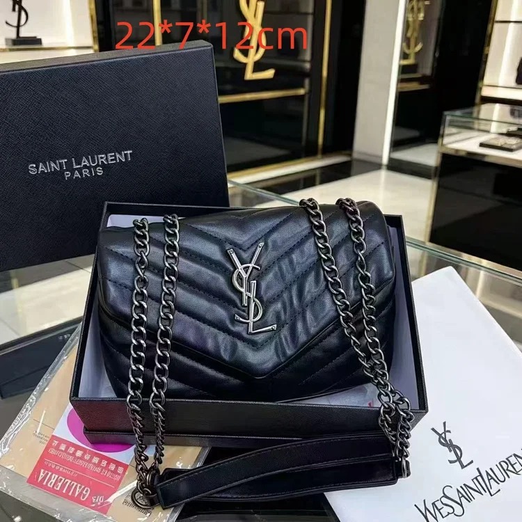 High-end women's bags 2024 new French chain shoulder bags popular this year Internet celebrity crossbody bag small square bag image 4