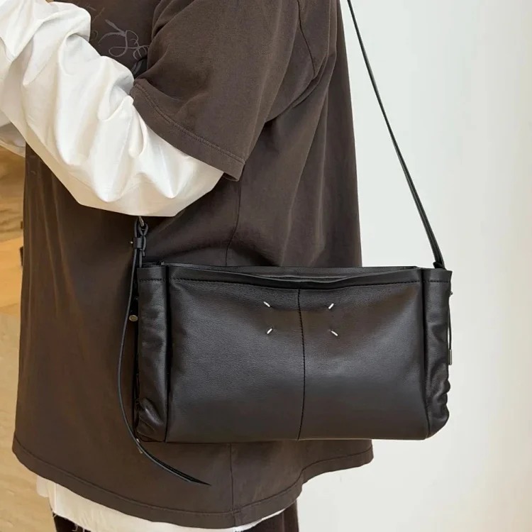 Majimala's new sheepskin envelope bag, niche fashion women's bag, four-corner stitched bag, large-capacity one-shoulder cross-body bag