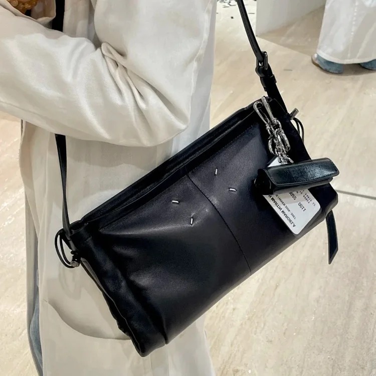 Majimala's new sheepskin envelope bag, niche fashion women's bag, four-corner stitched bag, large-capacity one-shoulder cross-body bag