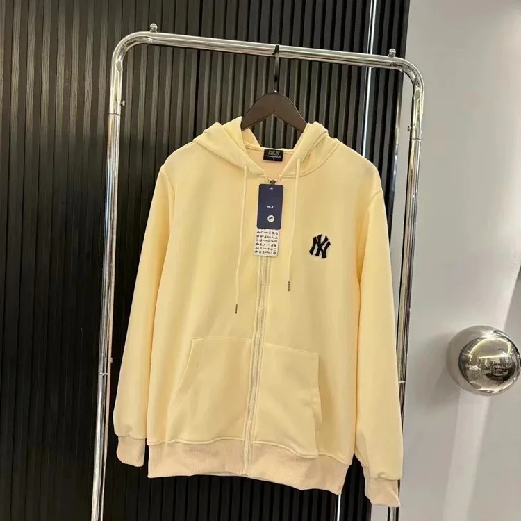 Loose hooded sweatshirt