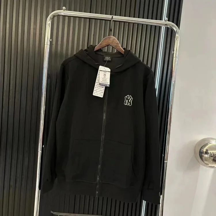 Loose hooded sweatshirt