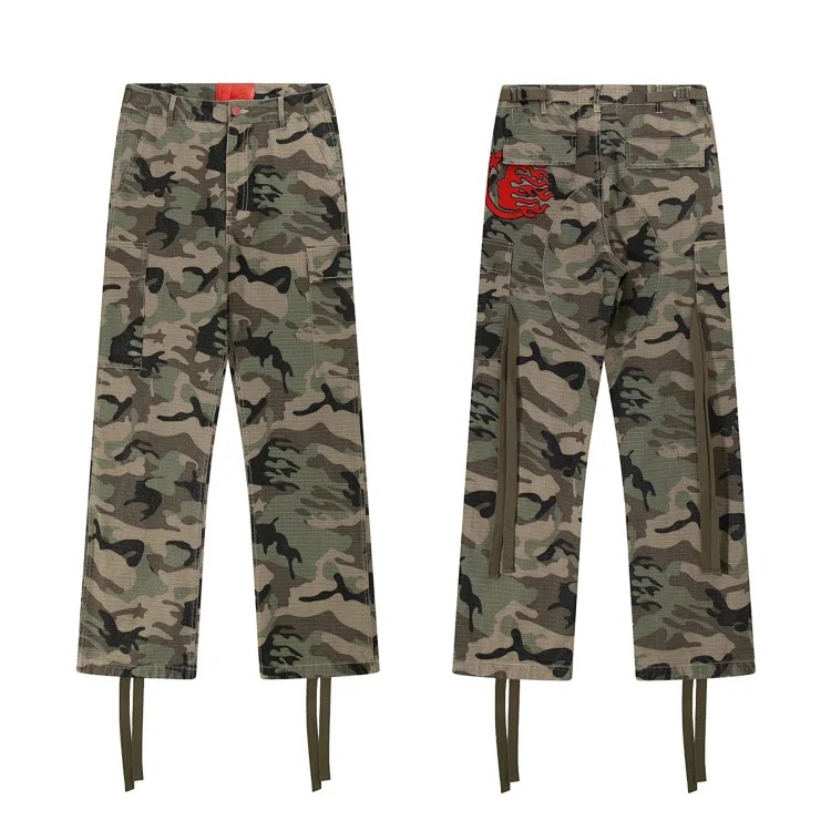 Camouflage work jeans washed and distressed loose ribbon straight camouflage shorts