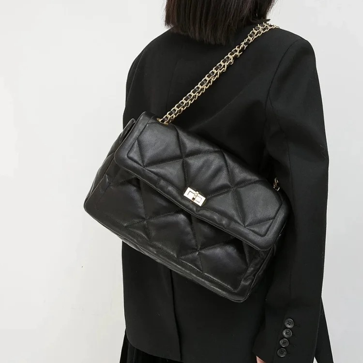 2026 new style sheepskin small fragrant style rhombus chain small square bag large capacity simple commuter shoulder crossbody messenger bag
