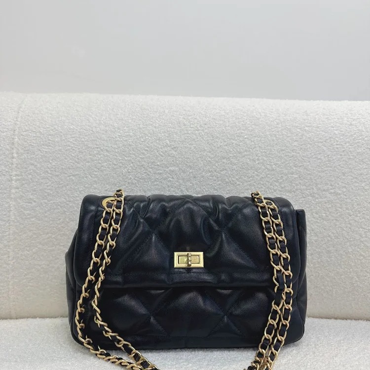 2026 new style sheepskin small fragrant style rhombus chain small square bag large capacity simple commuter shoulder crossbody messenger bag