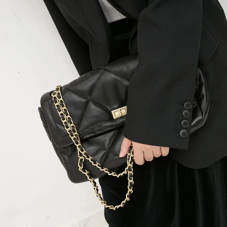 2026 new style sheepskin small fragrant style rhombus chain small square bag large capacity simple commuter shoulder crossbody messenger bag