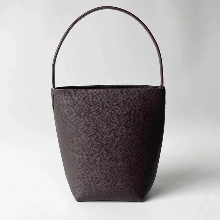TR high goods 2025 new cowhide bucket bag large capacity European and American shoulder bag commuter high-end handbag for women