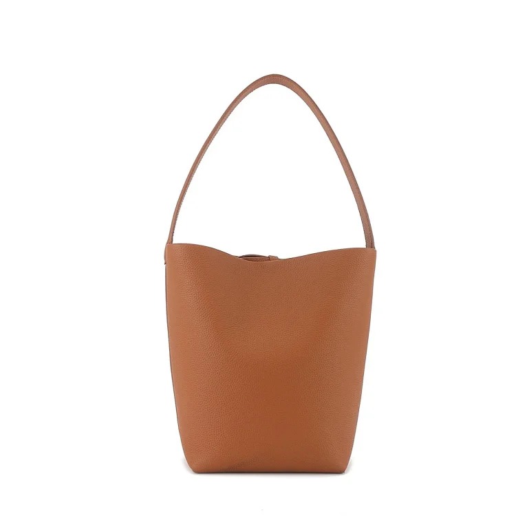 TR high goods 2025 new cowhide bucket bag large capacity European and American shoulder bag commuter high-end handbag for women