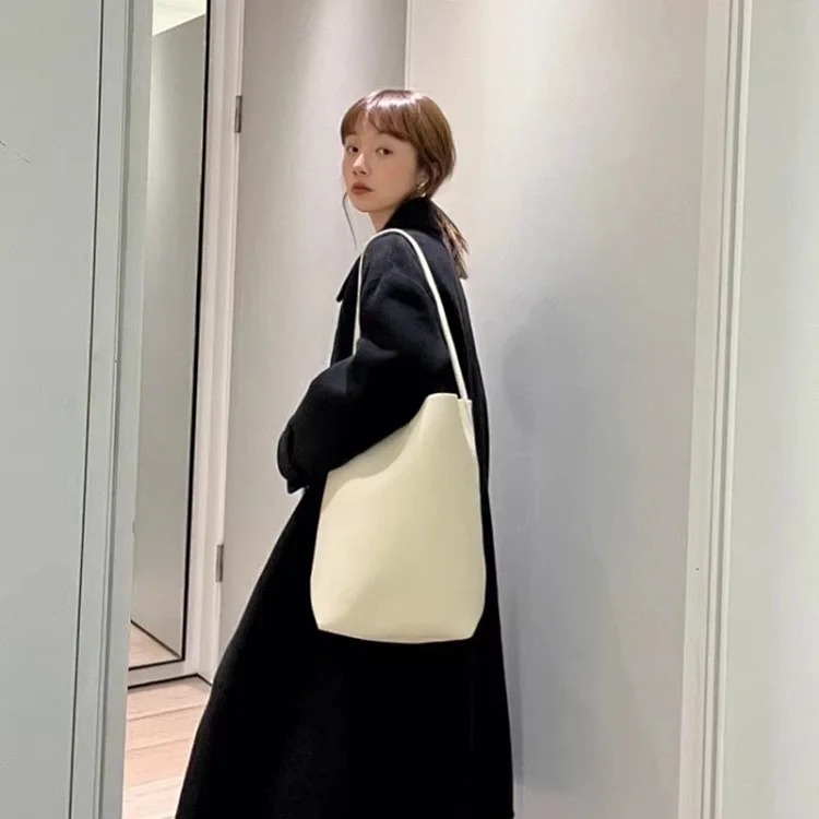 TR high goods 2025 new cowhide bucket bag large capacity European and American shoulder bag commuter high-end handbag for women