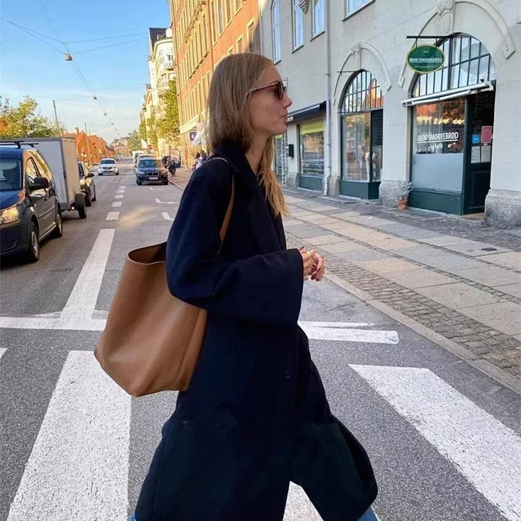 TR high goods 2025 new cowhide bucket bag large capacity European and American shoulder bag commuter high-end handbag for women