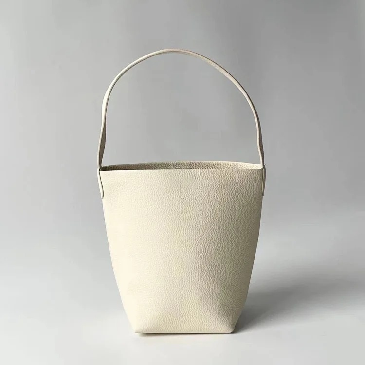 TR high goods 2025 new cowhide bucket bag large capacity European and American shoulder bag commuter high-end handbag for women