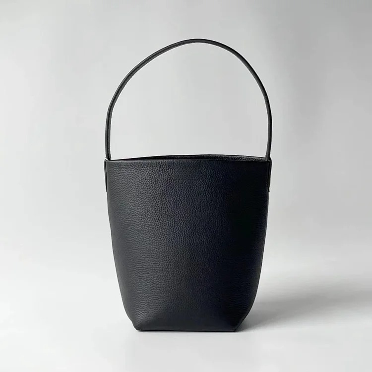 TR high goods 2025 new cowhide bucket bag large capacity European and American shoulder bag commuter high-end handbag for women