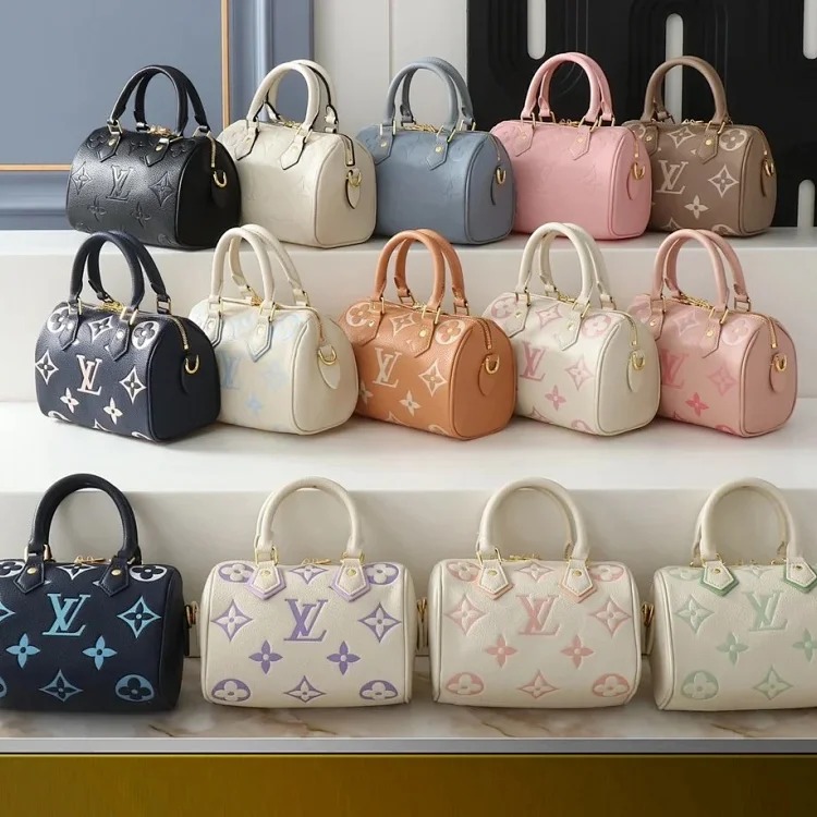 Classic fashion embossed leather hand crossbody bag