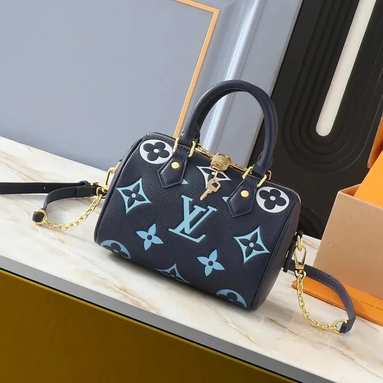 Classic fashion embossed leather hand crossbody bag image 3