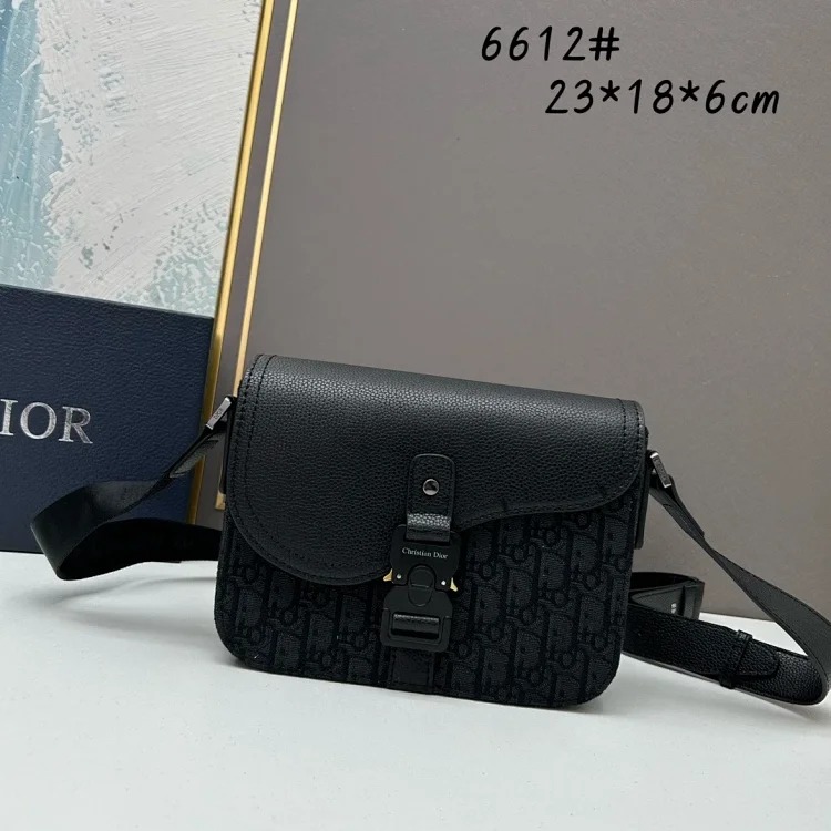 Dior Saddle bag messenger bag series collection. Grained cow leather