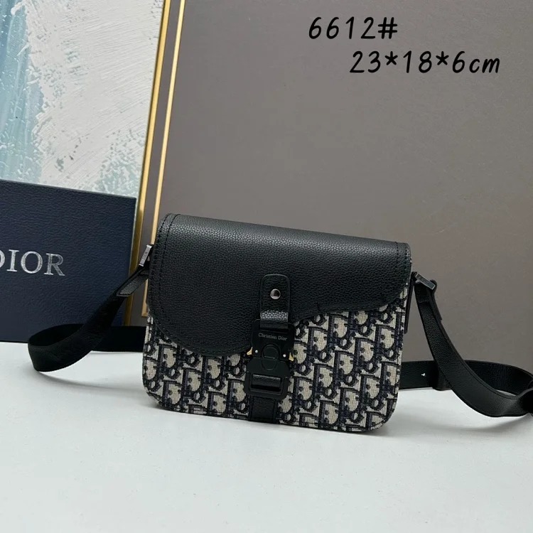 Dior Saddle bag messenger bag series collection. Grained cow leather