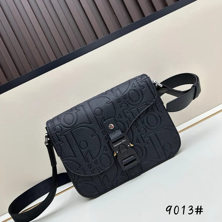 Dior Saddle bag messenger bag series collection. Grained cow leather