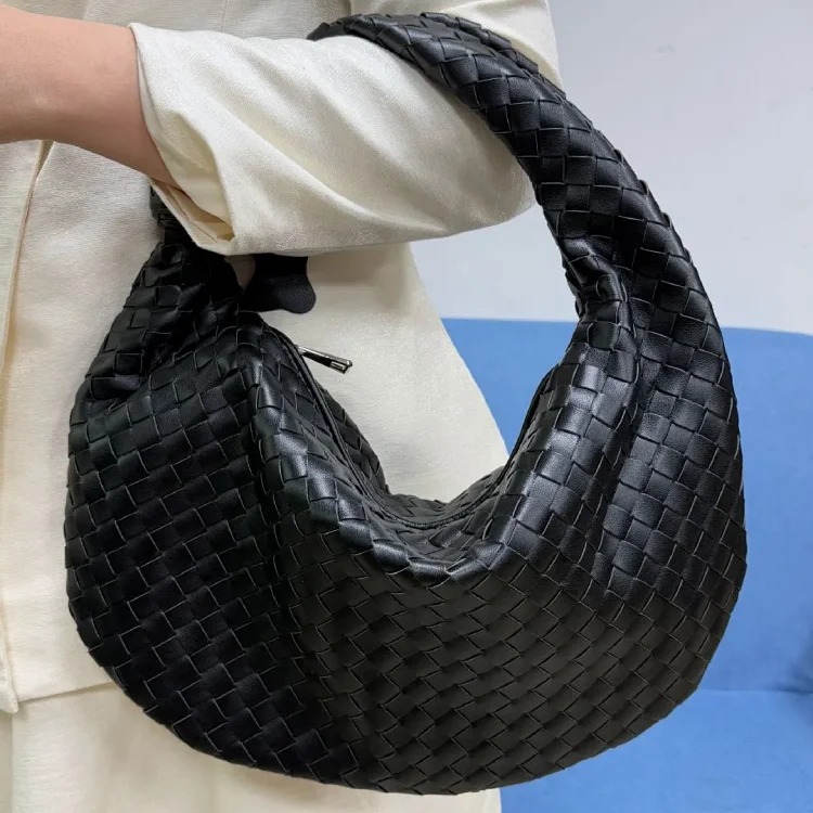 High-end woven bag for women 2025 new fashion bag single shoulder armpit bag large capacity horn portable crescent bag image 2