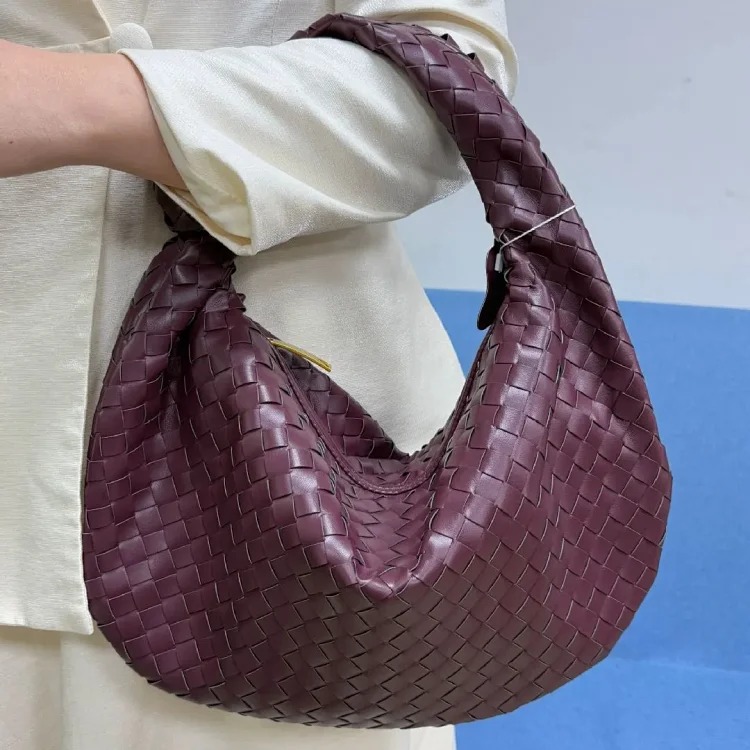 High-end woven bag for women 2025 new fashion bag single shoulder armpit bag large capacity horn portable crescent bag image 3