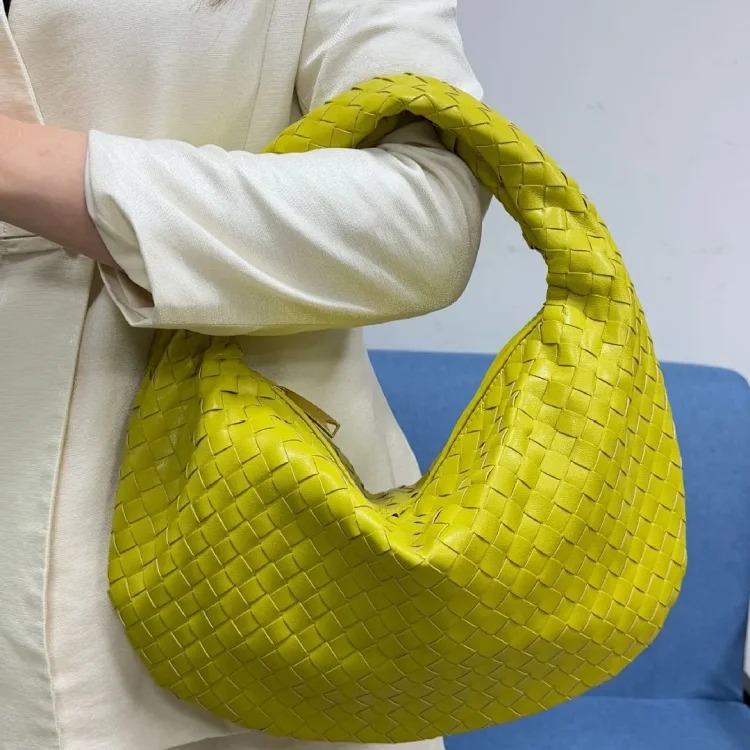 High-end woven bag for women 2025 new fashion bag single shoulder armpit bag large capacity horn portable crescent bag image 5