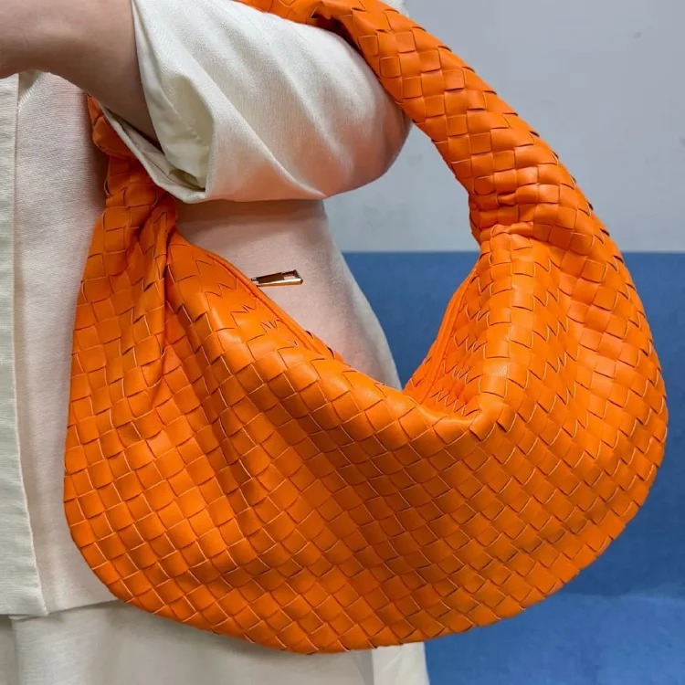 High-end woven bag for women 2025 new fashion bag single shoulder armpit bag large capacity horn portable crescent bag image 6