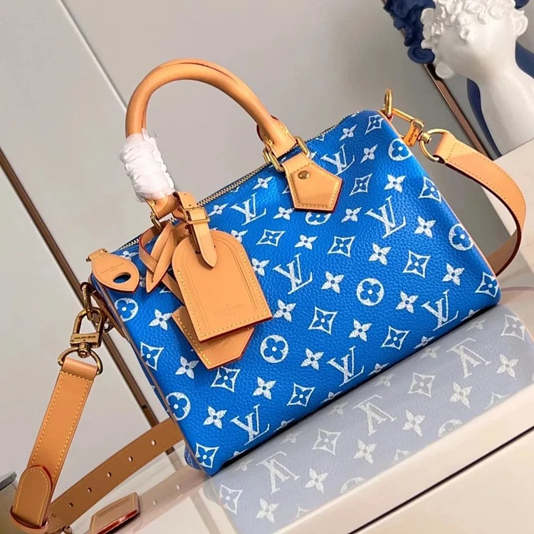 Leather handbag with luxurious feel image 2