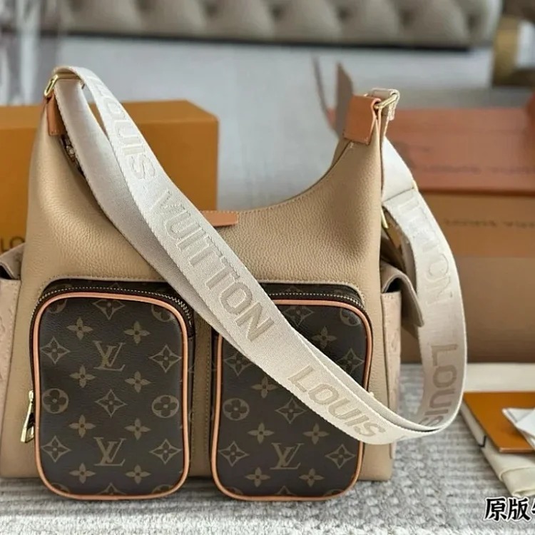 Leather handbag with luxurious feel image 6