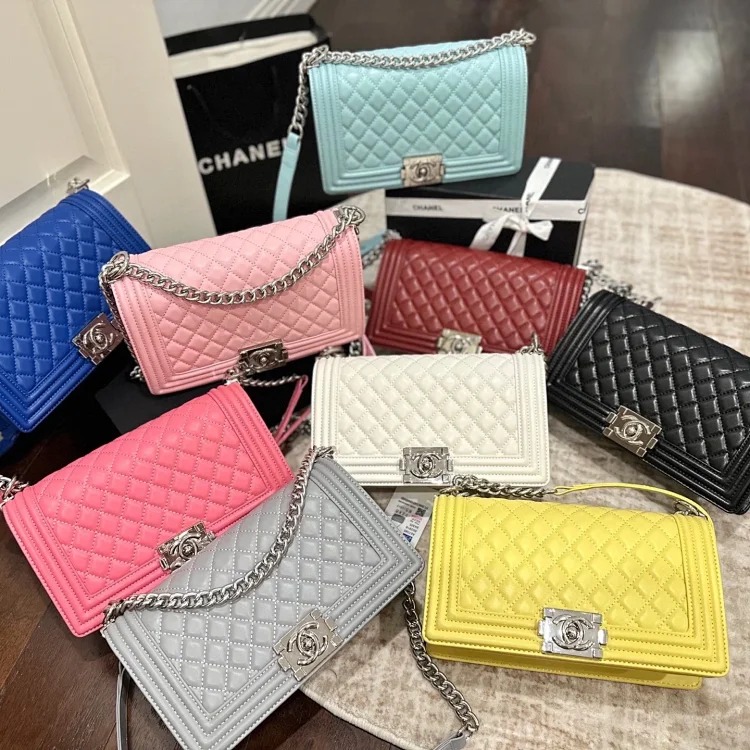Louis Vuitton Murakami Takahiro Tricolor Cosmetic Case Murakami Takahiro Three Color Cosmetic Case Baguette Bag Beautiful Straw Bag Backpack Hobo Vegetable Basket Handbag Condensed Keepall T