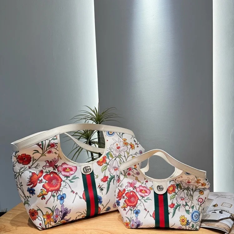 Louis Vuitton Murakami Takahiro Tricolor Cosmetic Case Murakami Takahiro Three Color Cosmetic Case Baguette Bag Beautiful Straw Bag Backpack Hobo Vegetable Basket Handbag Condensed Keepall T image 5