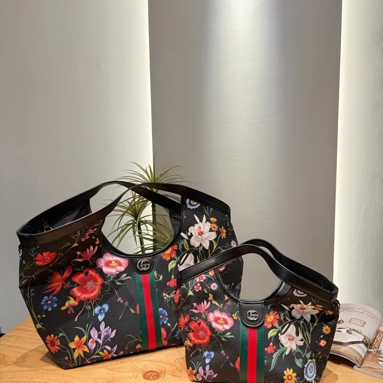 Louis Vuitton Murakami Takahiro Tricolor Cosmetic Case Murakami Takahiro Three Color Cosmetic Case Baguette Bag Beautiful Straw Bag Backpack Hobo Vegetable Basket Handbag Condensed Keepall T image 6