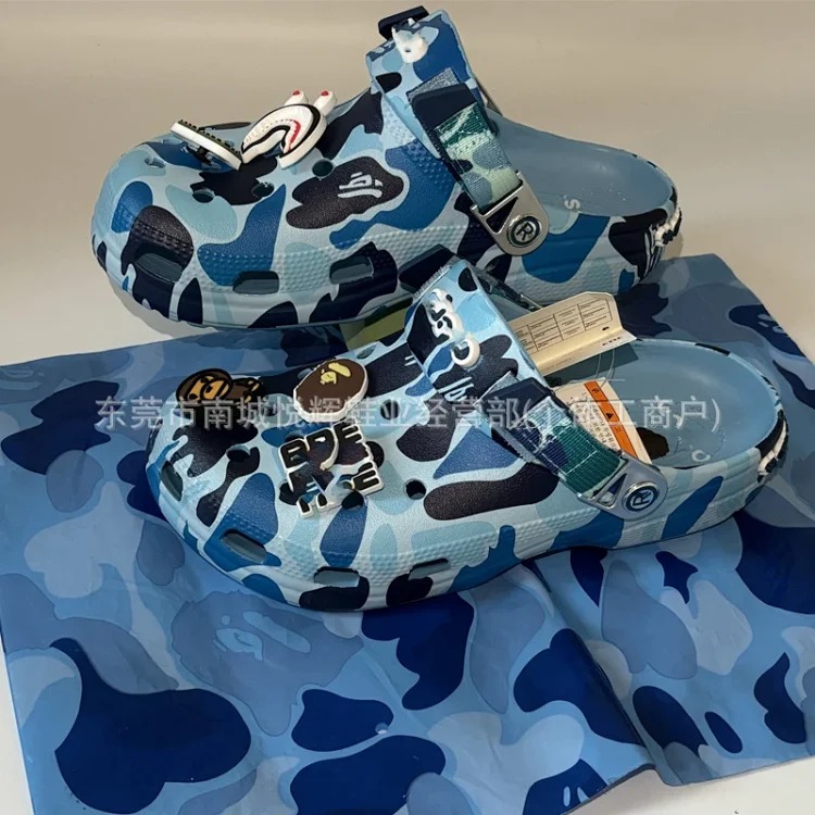 Co-branded ape-man camouflage beach shoes, Crocs, low-top casual Velcro sandals, men's and women's slippers